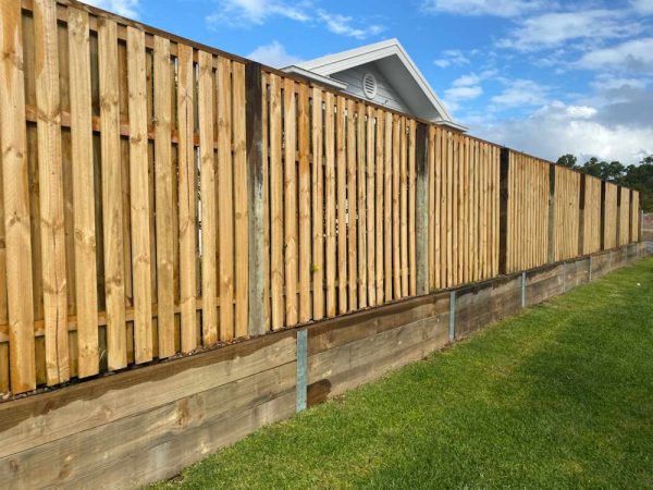 Timber fence multiple height from 1.8 m to 3.6 m - Image 4