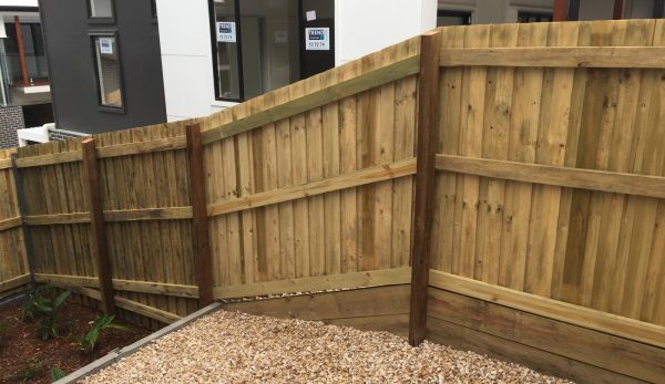 Timber fence multiple height from 1.8 m to 3.6 m - Image 2
